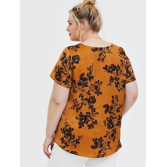 TORRID | Black and Gold Floral Charmeuse Button Up Flowy Silky Top | Size 00 - Picture 3 of 3